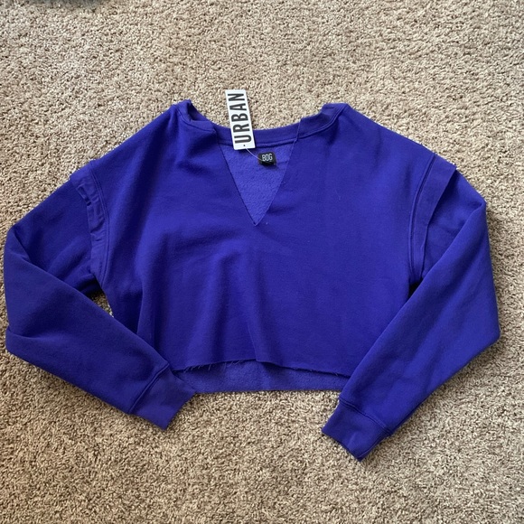 Urban Outfitters cropped sweatshirt - Picture 1 of 3